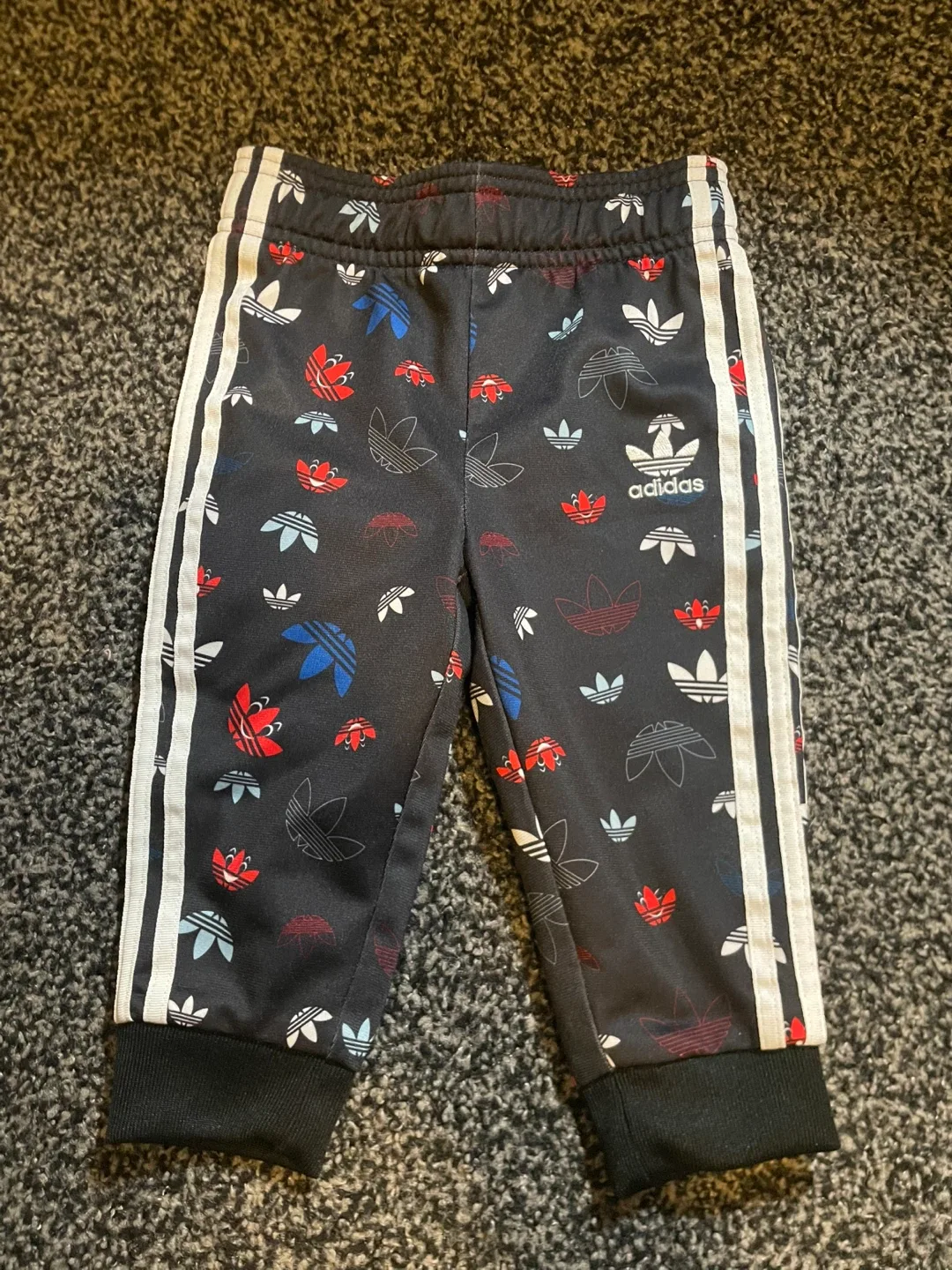 Adidas Tracksuit 9-12M image indicator(7)