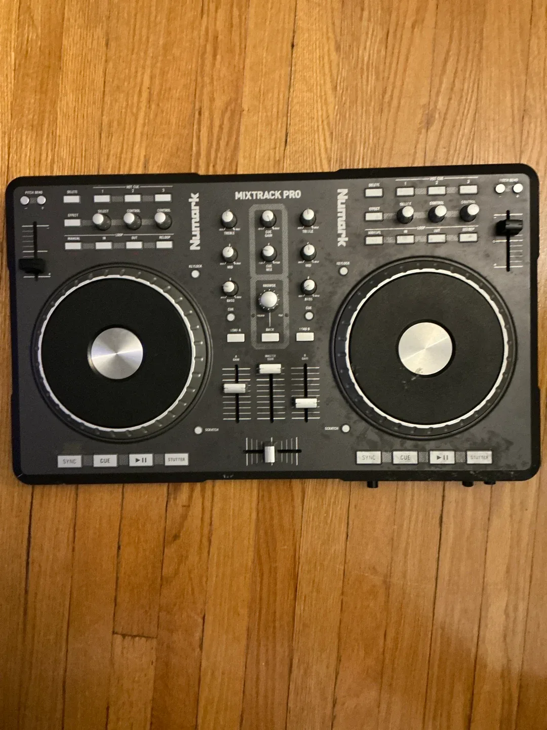 Numark Mixtrack Pro DJ Controller image indicator(2)