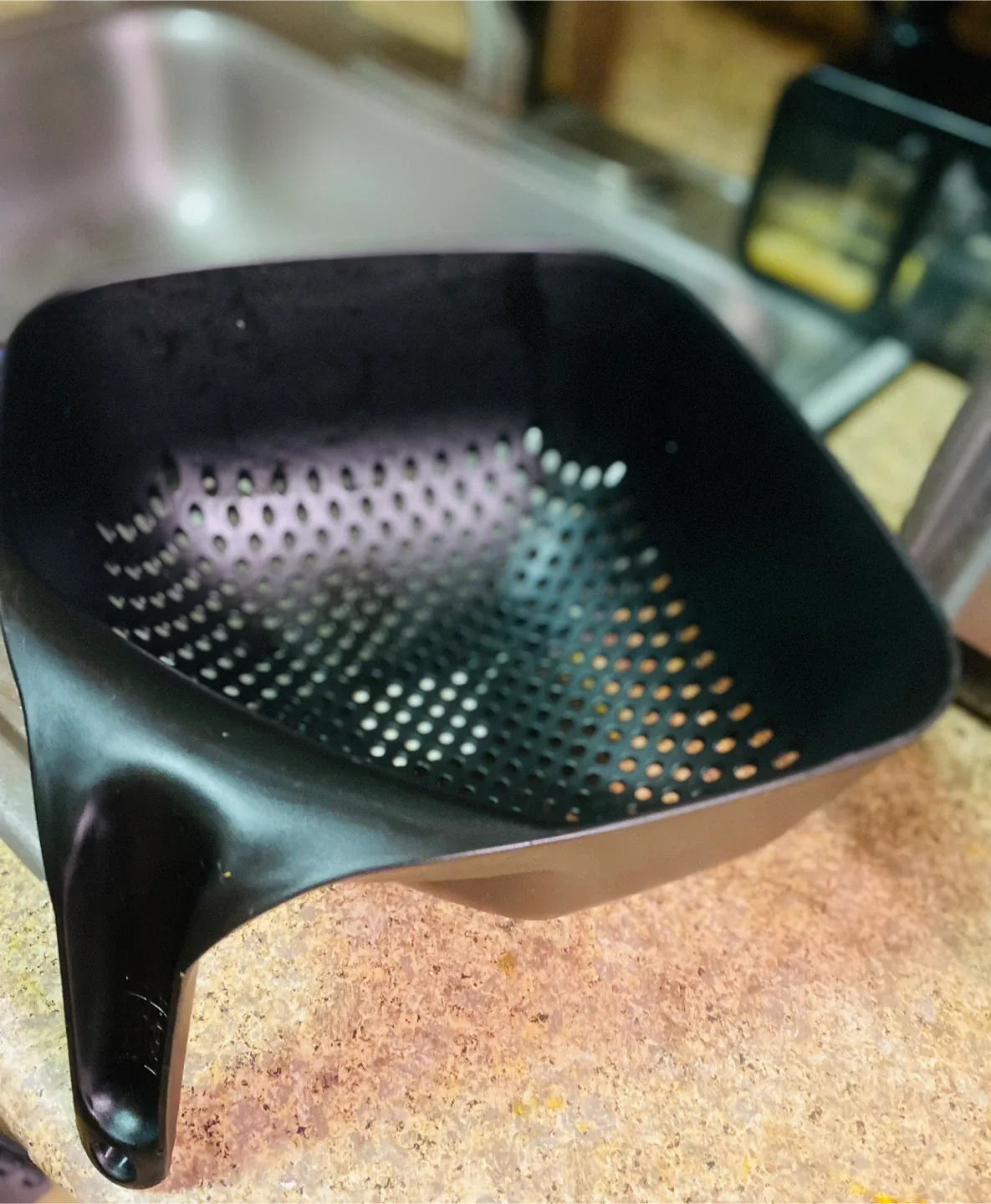 Joseph Joseph Square Colander - Medium, Black image indicator(3)