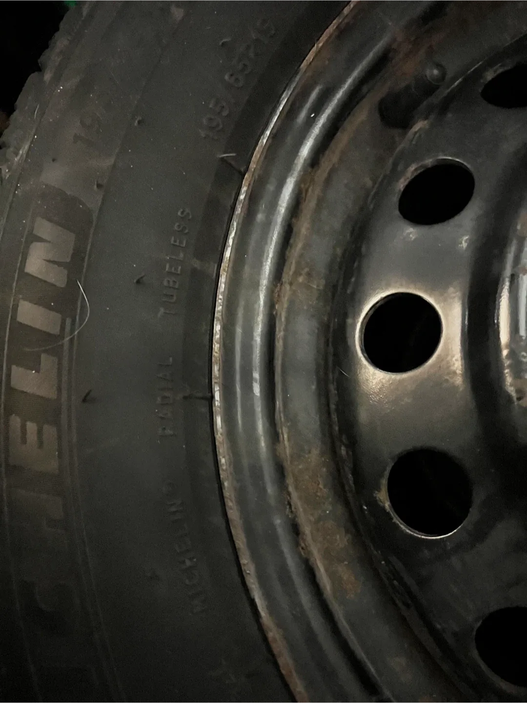 Michelin 195/65 R15 Winter Tires image indicator(3)