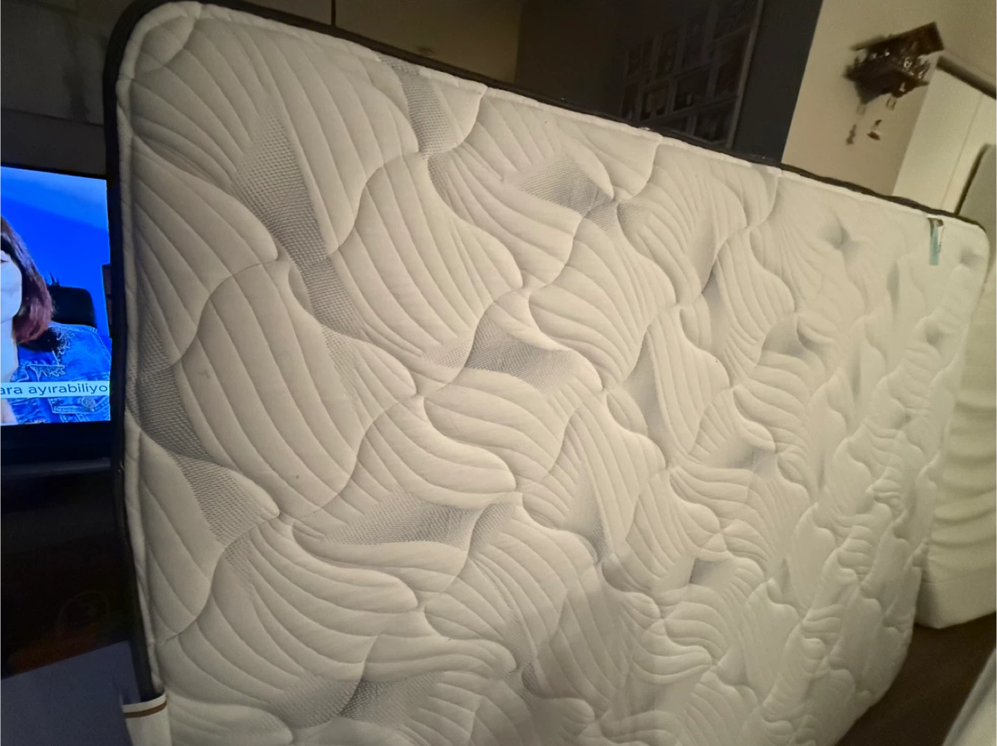 Queen Size Bob’s Furniture Synergy Mattress – Good Condition - photo 2