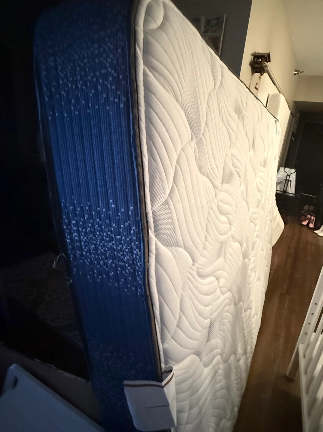 Queen Size Bob’s Furniture Synergy Mattress – Good Condition