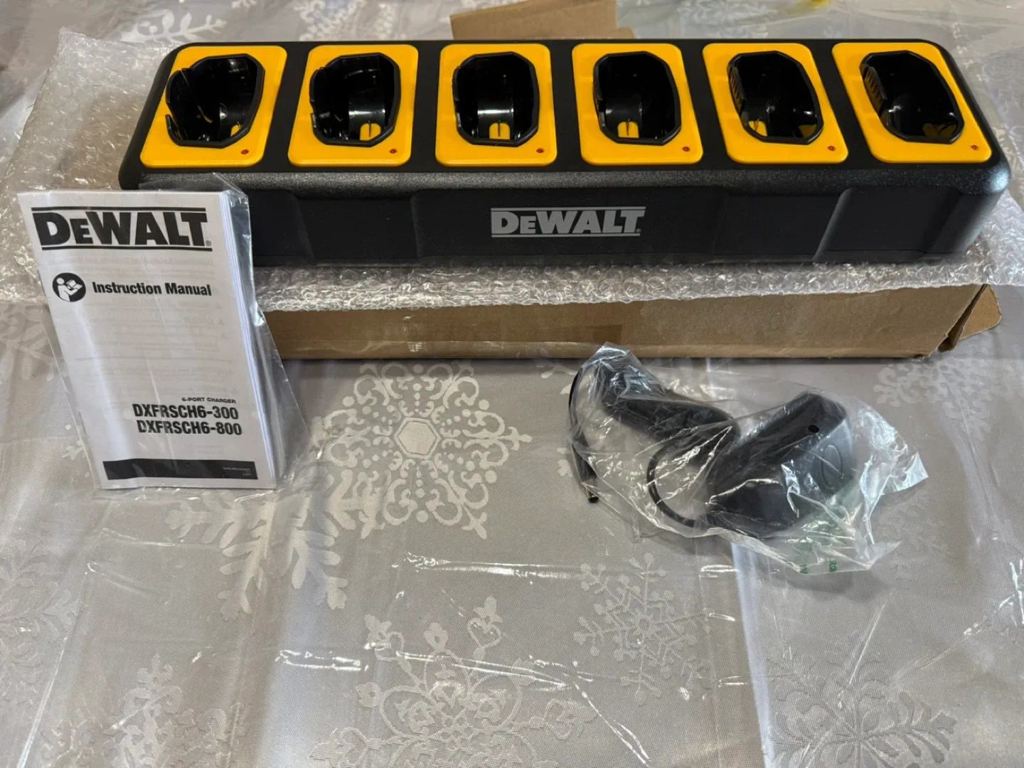 DeWalt 6-Port Charger DXFRSCH6-300/800