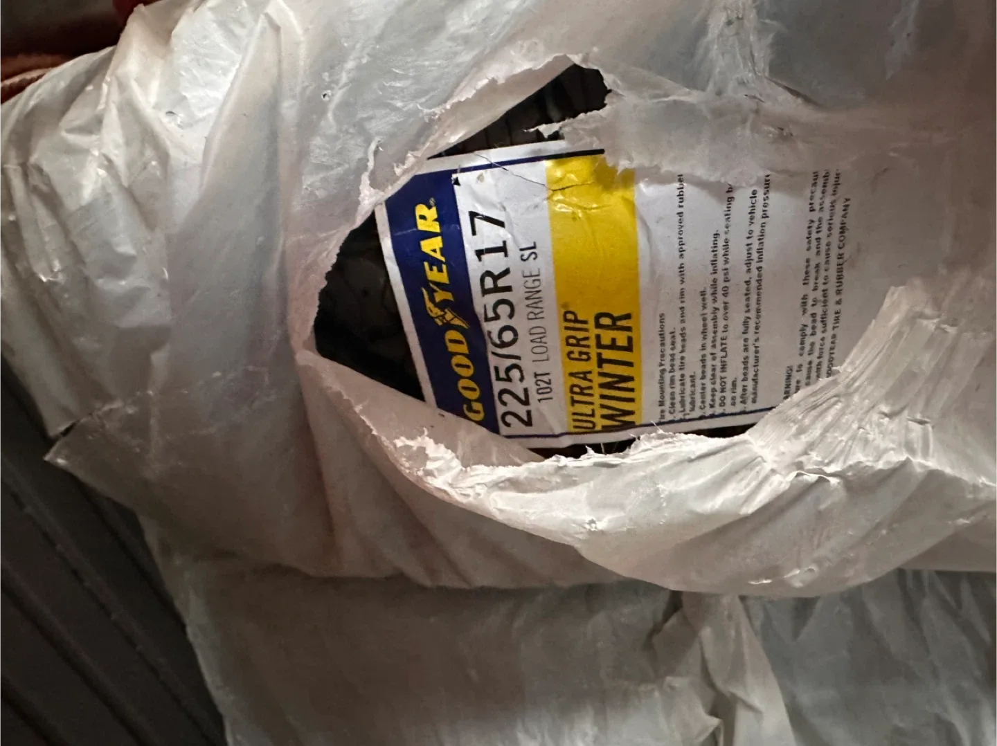 Goodyear Ultra Grip Winter Tire 225/65R17 image indicator(2)