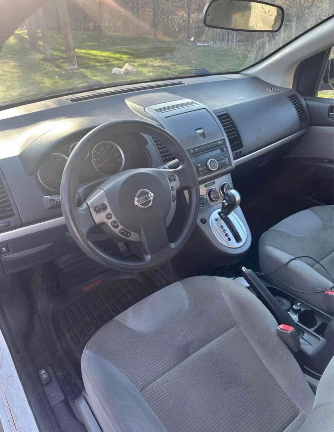 Nissan Sentra 2.0S - White Sedan image indicator(2)