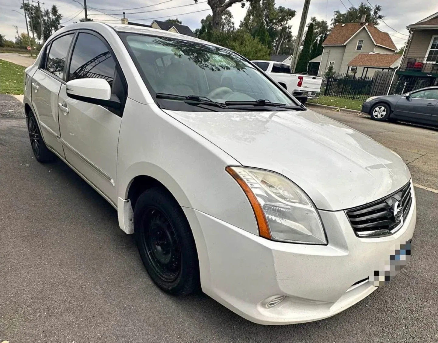 Nissan Sentra 2.0S - White Sedan