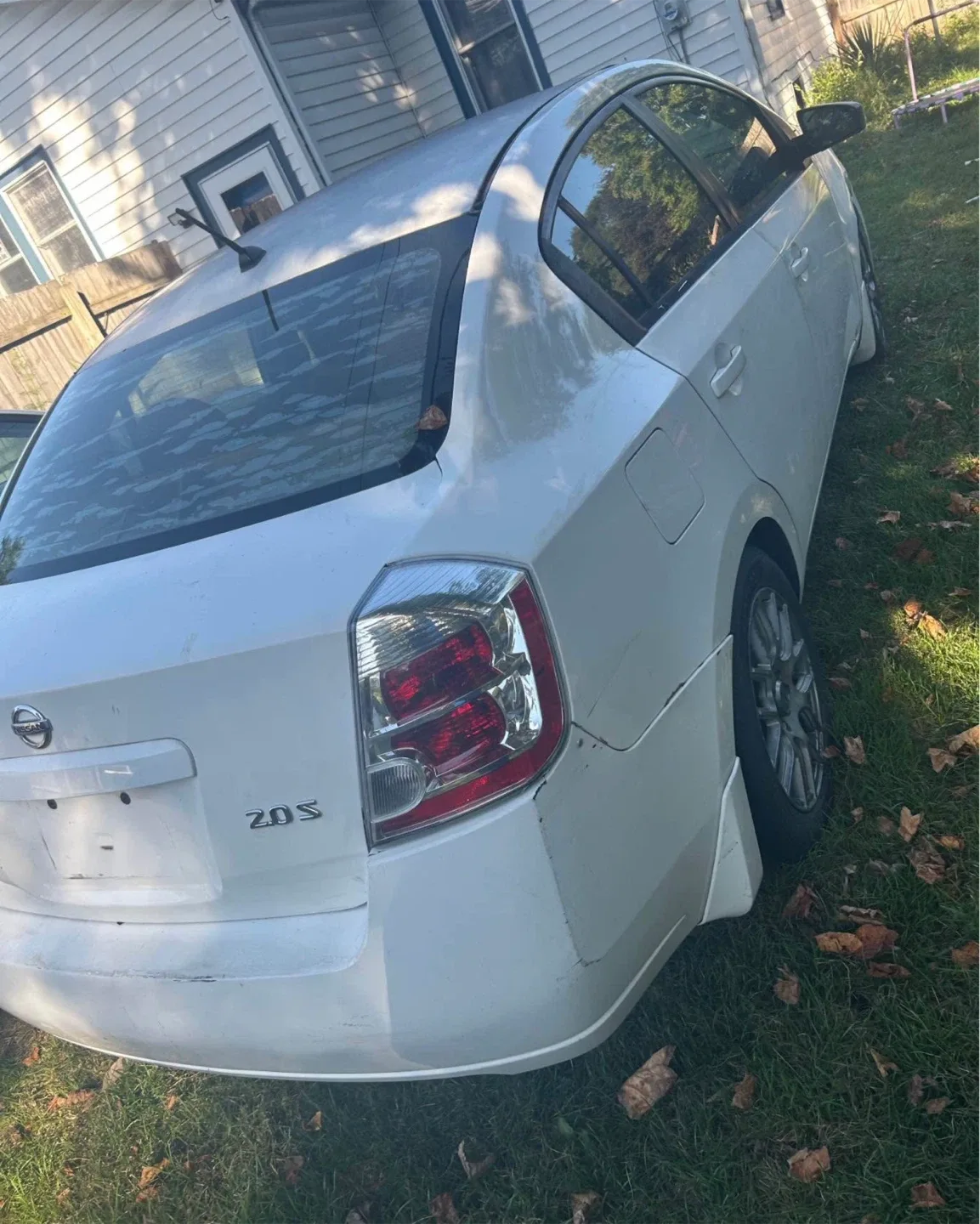 Nissan Sentra 2.0S - White Sedan image indicator(6)