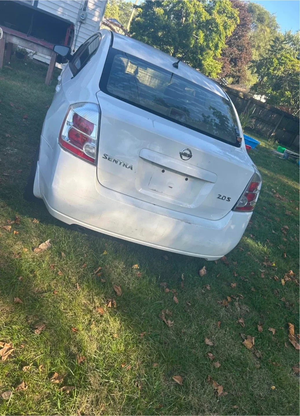 Nissan Sentra 2.0S - White Sedan image indicator(5)