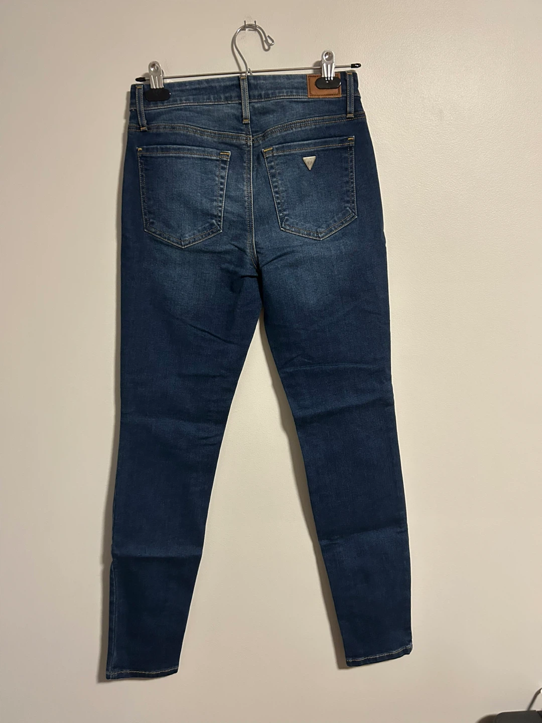 Guess Curvy Sophia Skinny Jeans - Size 26 - photo 4