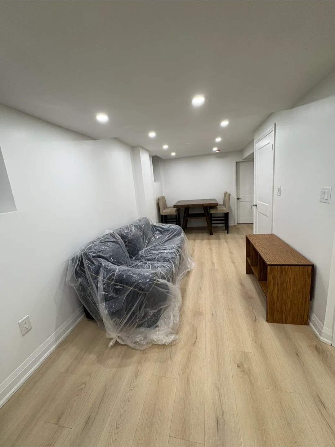 Semi Furnished Basement Rental Apartment 1 Bedroom 1 Bath image indicator(4)