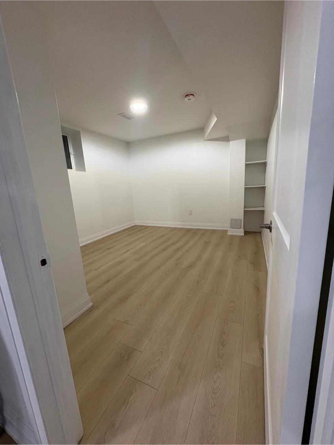 Semi Furnished Basement Rental Apartment 1 Bedroom 1 Bath image indicator(7)