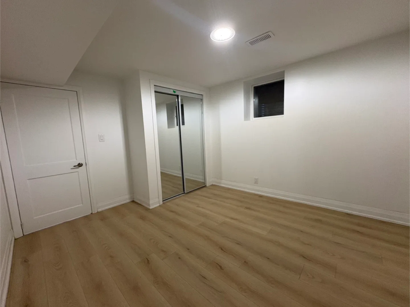 Semi Furnished Basement Rental Apartment 1 Bedroom 1 Bath image indicator(8)