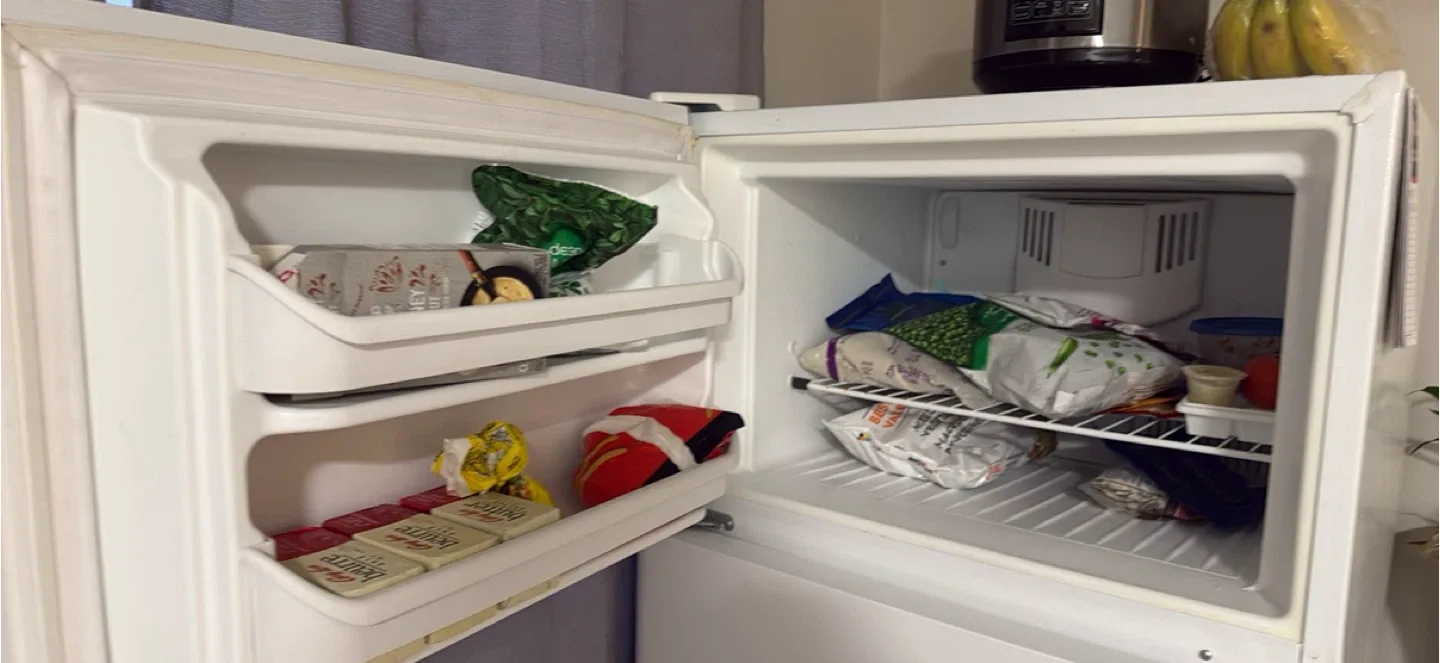 Needs to go asap White Refrigerator width is 29.8” image indicator(2)