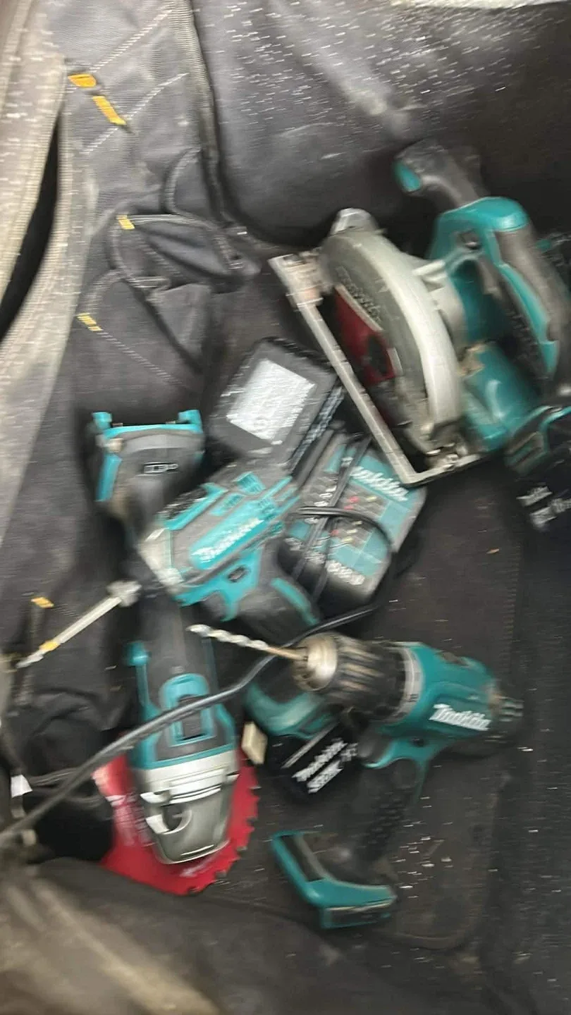 Makita MAC2400 Air Compressor & Tools image indicator(3)