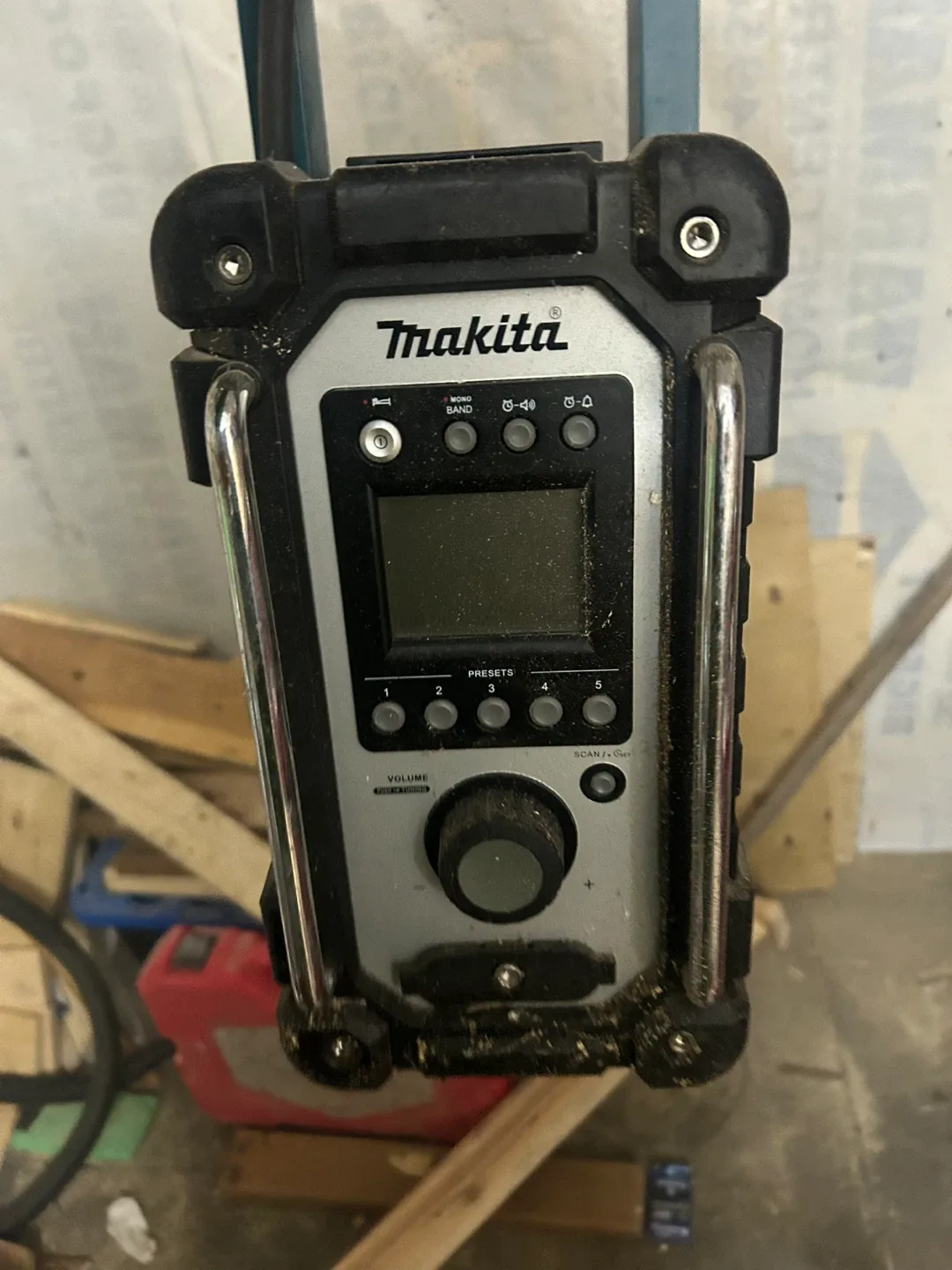 Makita MAC2400 Air Compressor & Tools image indicator(2)