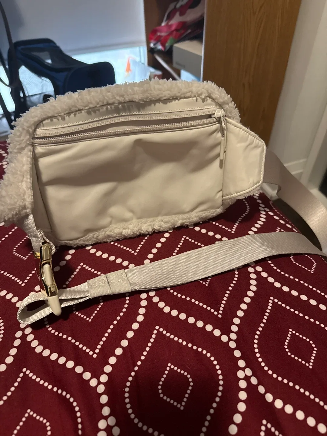 Lululemon Fleece Everywhere Belt Bag 2L w/ Extendable Strap image indicator(2)
