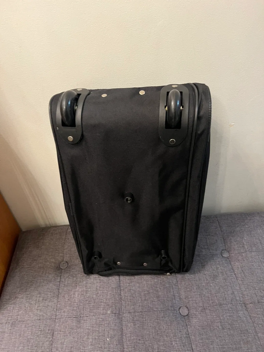 Walt Disney World Rolling Suitcase image indicator(4)