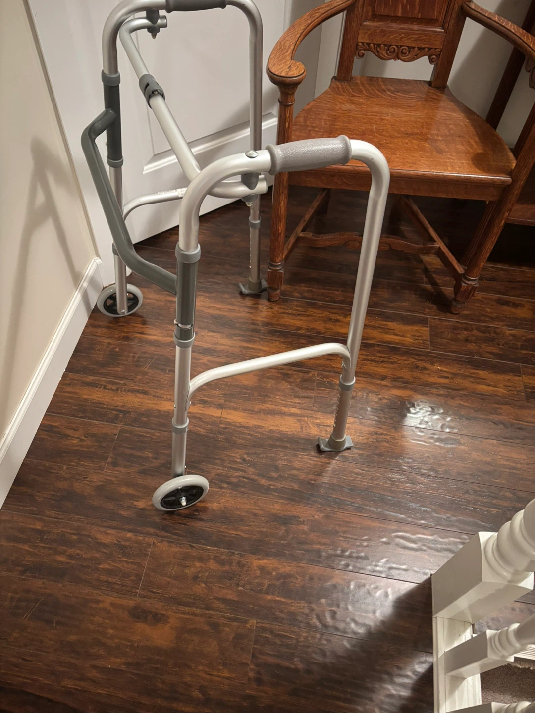 Walker in excellent condition 32 1/2”- 38” - photo 2