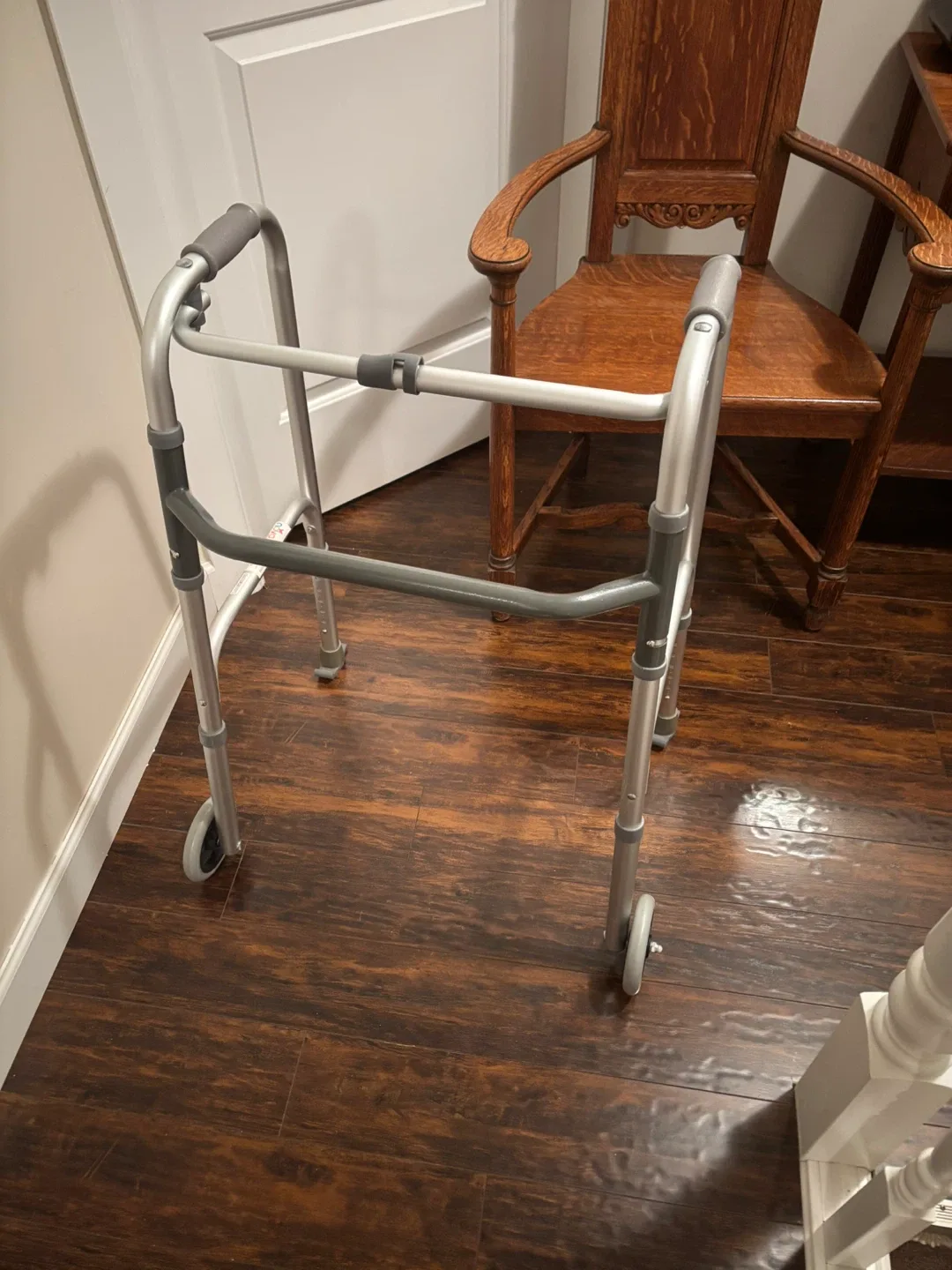 Walker in excellent condition 32 1/2”- 38”