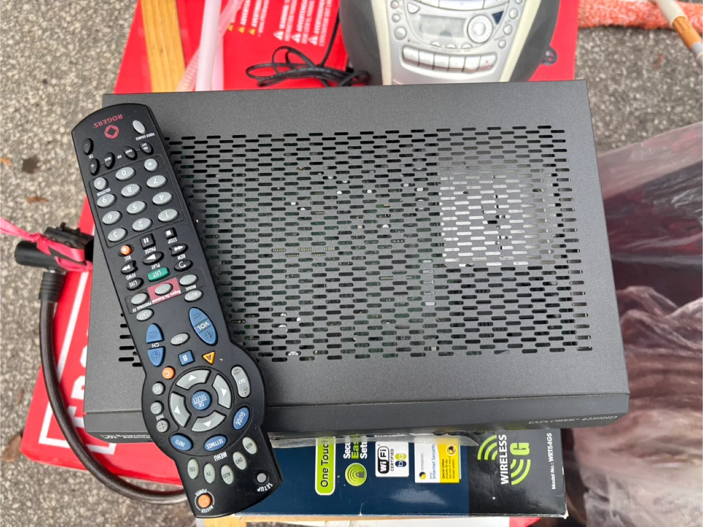 Scientific Atlanta Explorer 4250HD Rogers Cable Box image indicator(2)