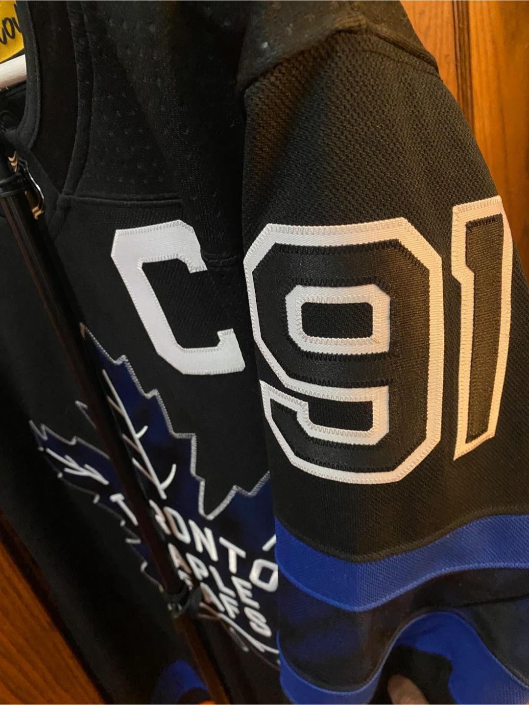 Adidas Toronto Maple Leafs Tavares #91 Jersey - Size 52 - photo 3