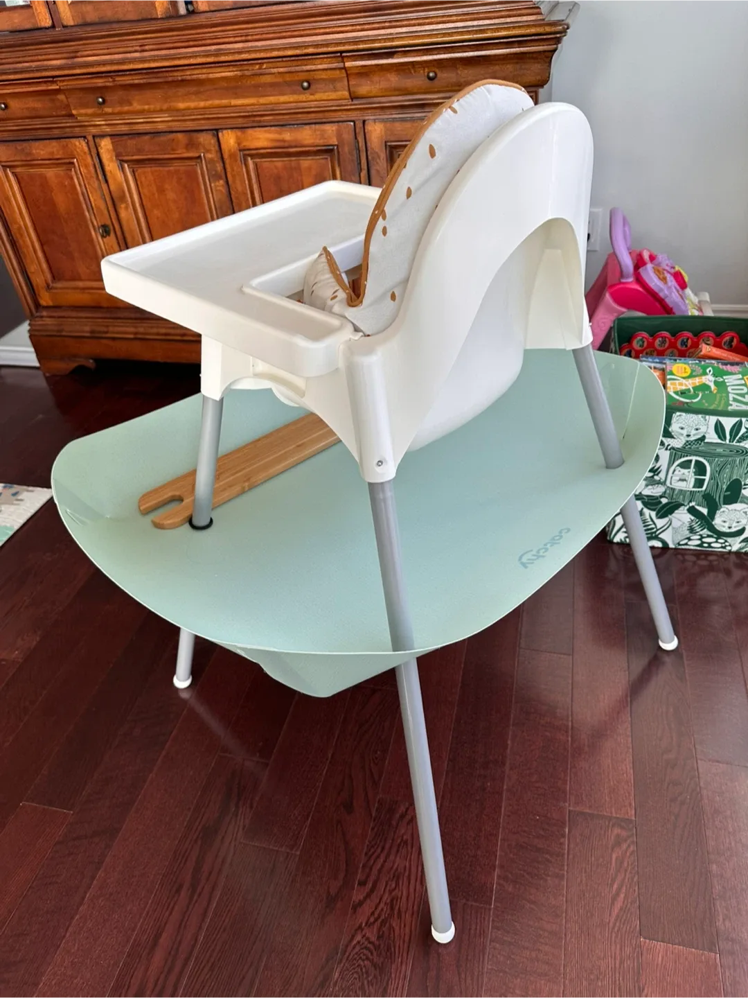IKEA Highchair with Catchy bundle! Used only by 1 kid :) image indicator(5)