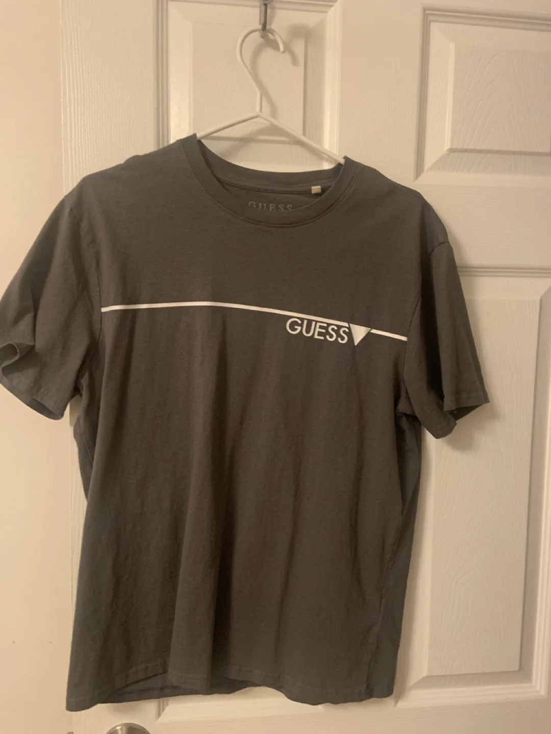 Guess T-shirt - Size Large