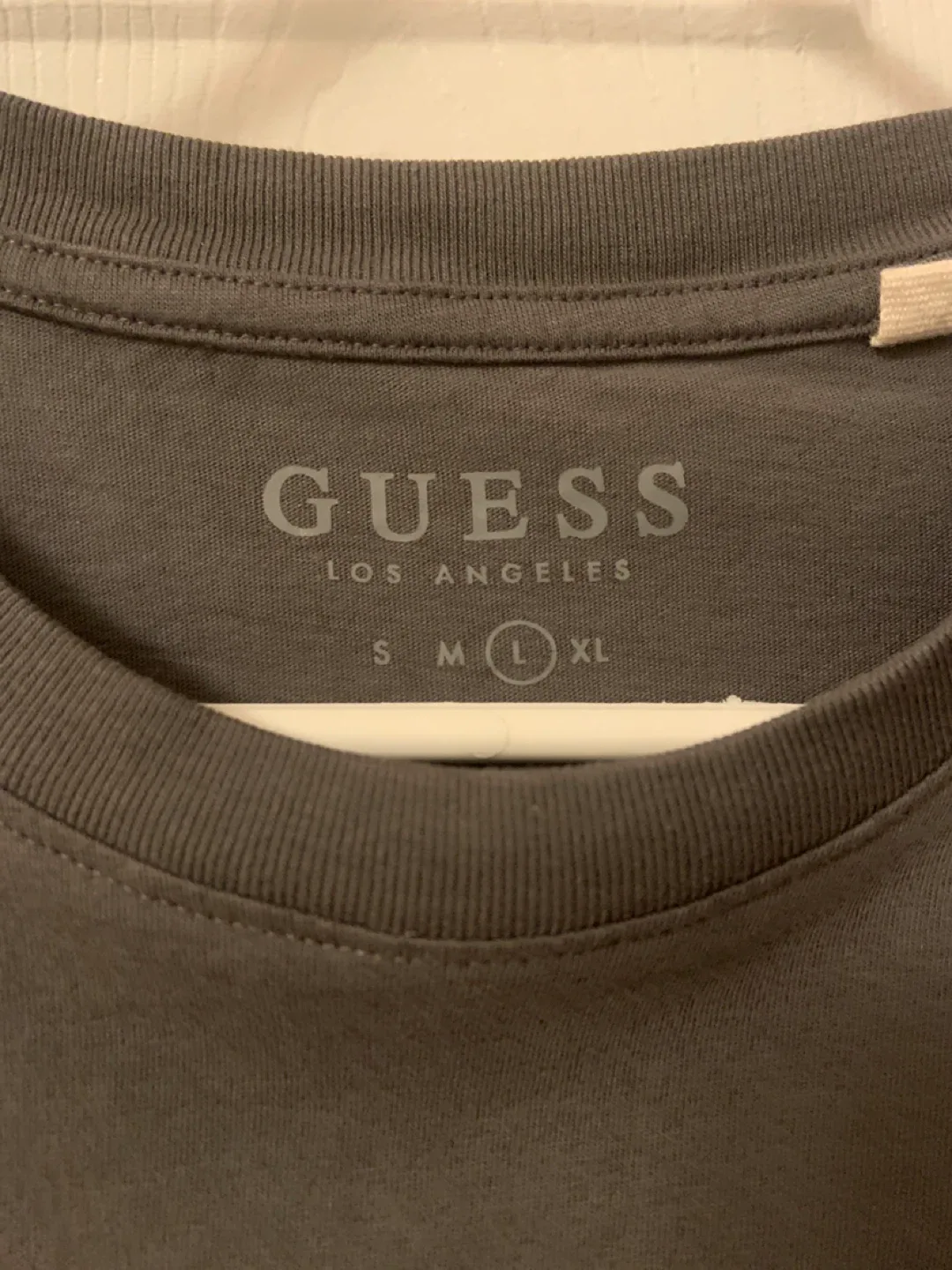 Guess T-shirt - Size Large image indicator(3)