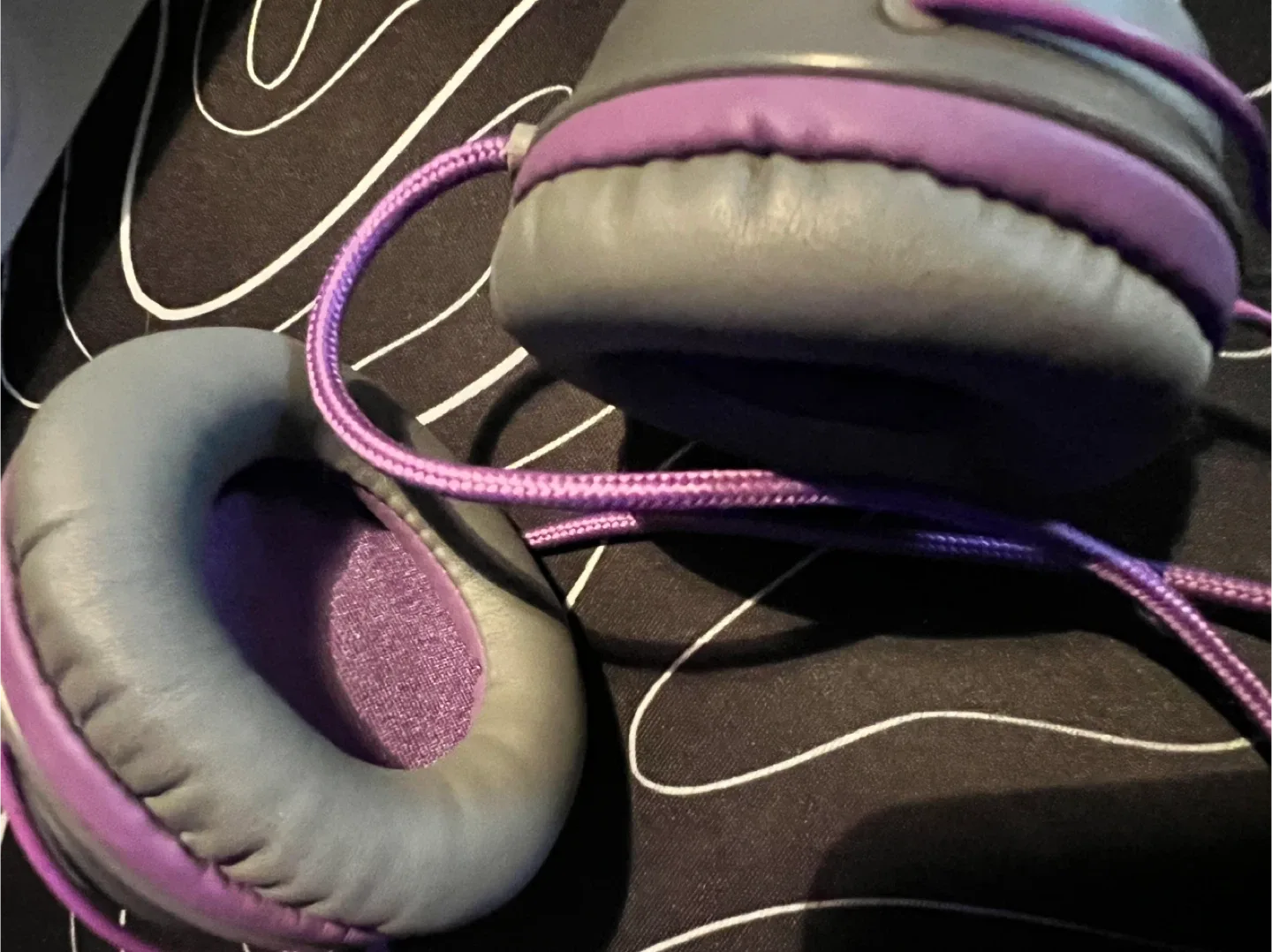 JLab JBuddies Kids Headphones - Grey & Purple image indicator(4)