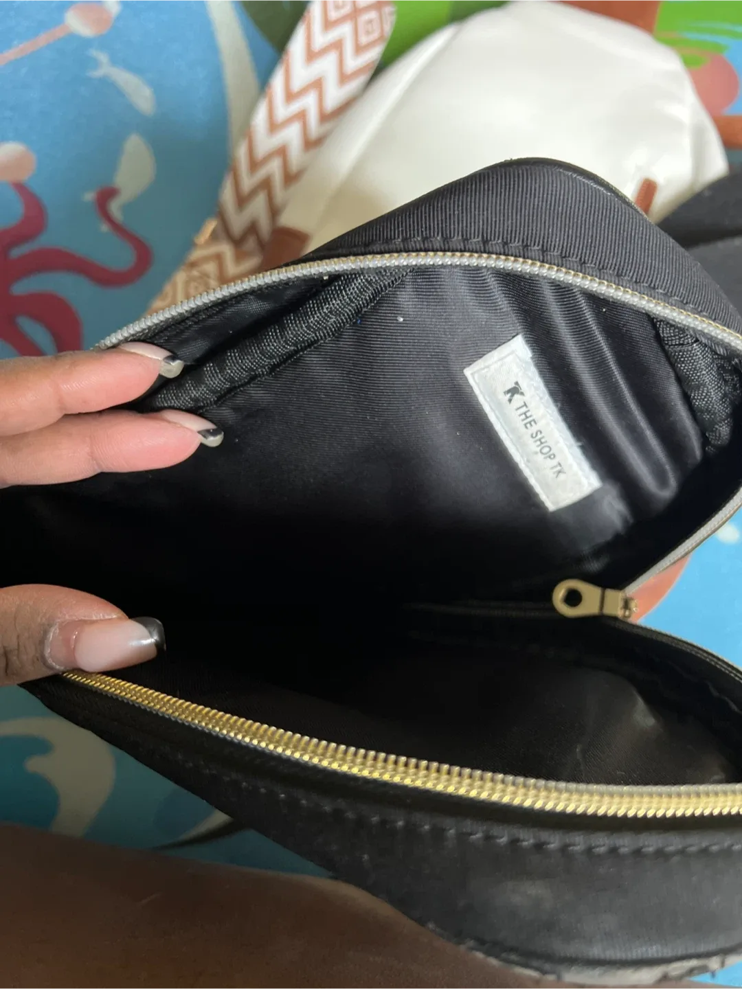 Vonruo White Sling Bag image indicator(5)