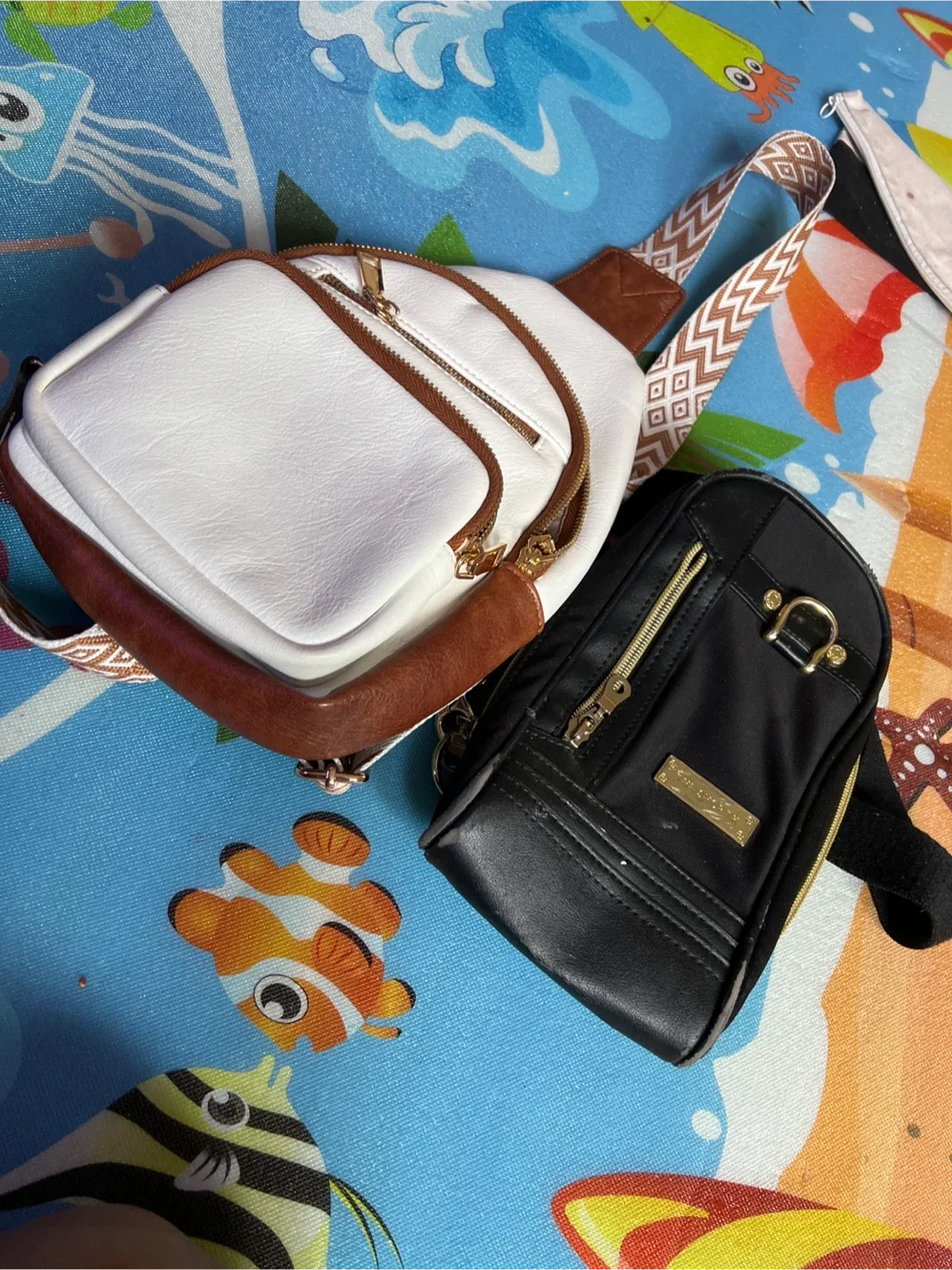 Vonruo White Sling Bag