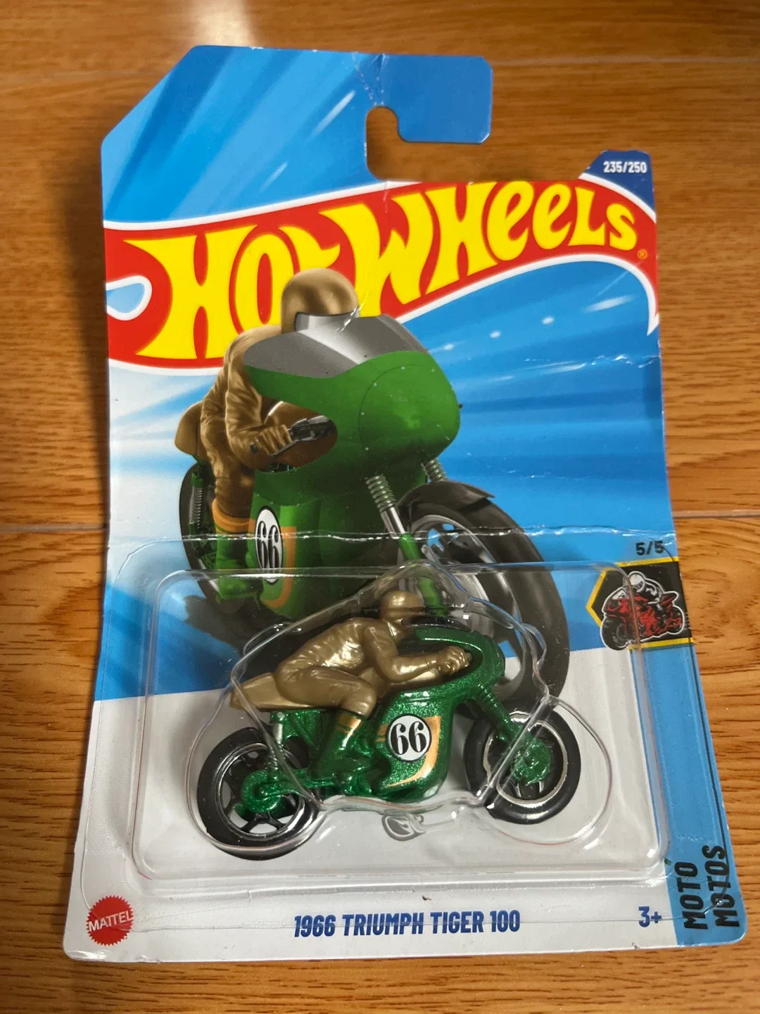 <Treasure Hunt> Hot Wheels 1966 Triumph Tiger 100