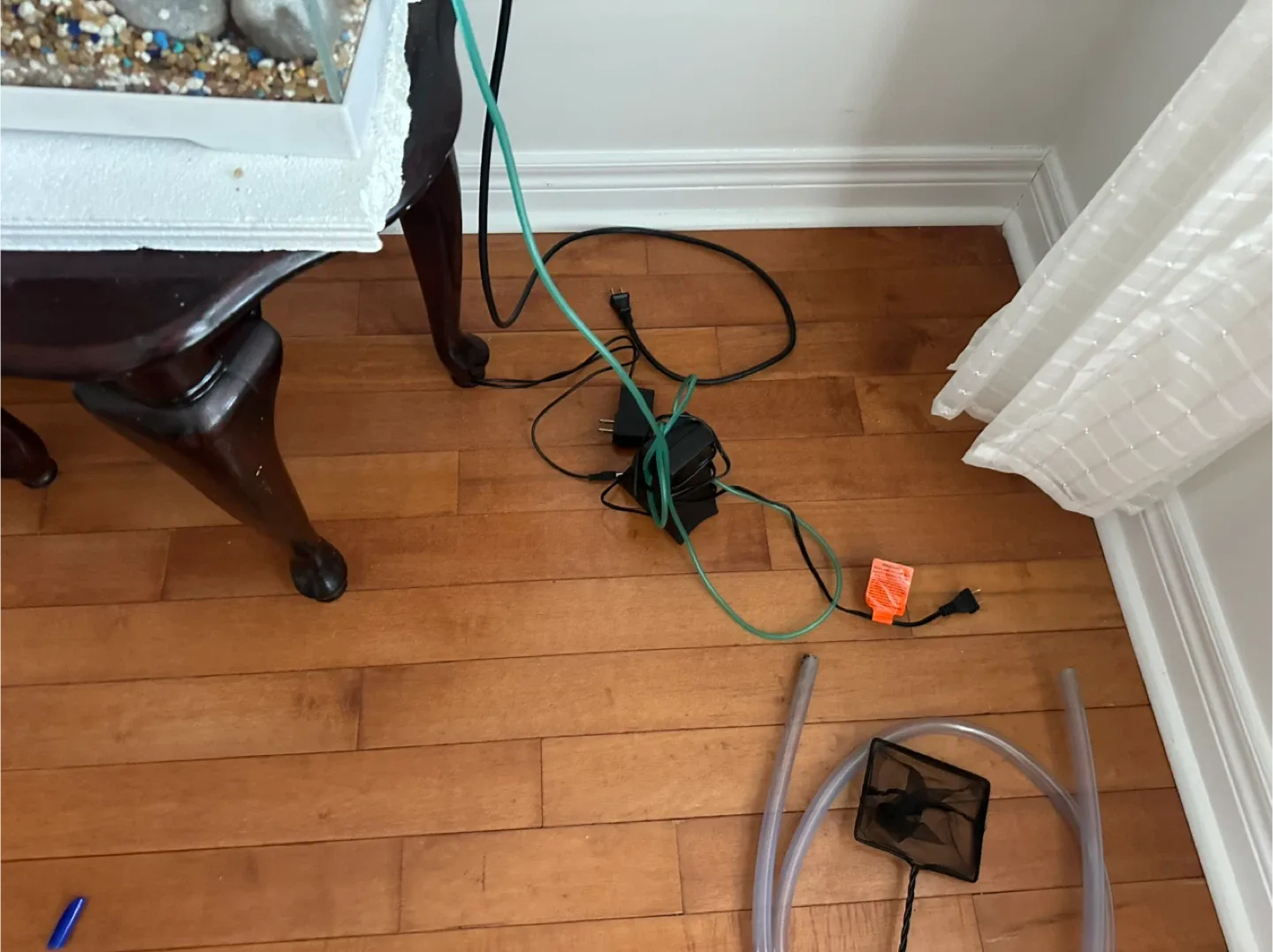 Used Fish Tank with Accessories image indicator(4)