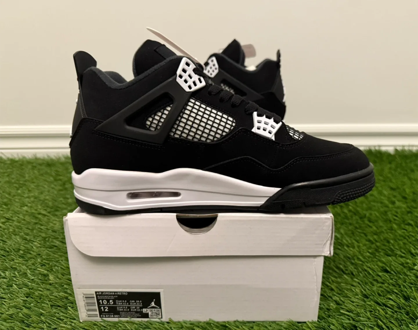 New Air Jordan 4 White Thunders Retro - Size 10.5 image indicator(5)