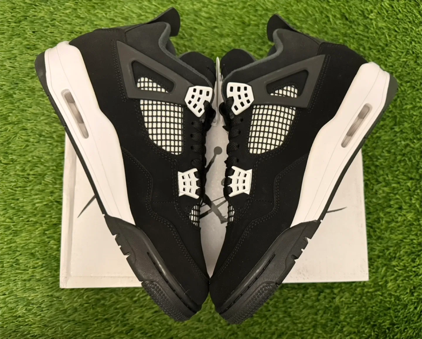 New Air Jordan 4 White Thunders Retro - Size 10.5 image indicator(6)