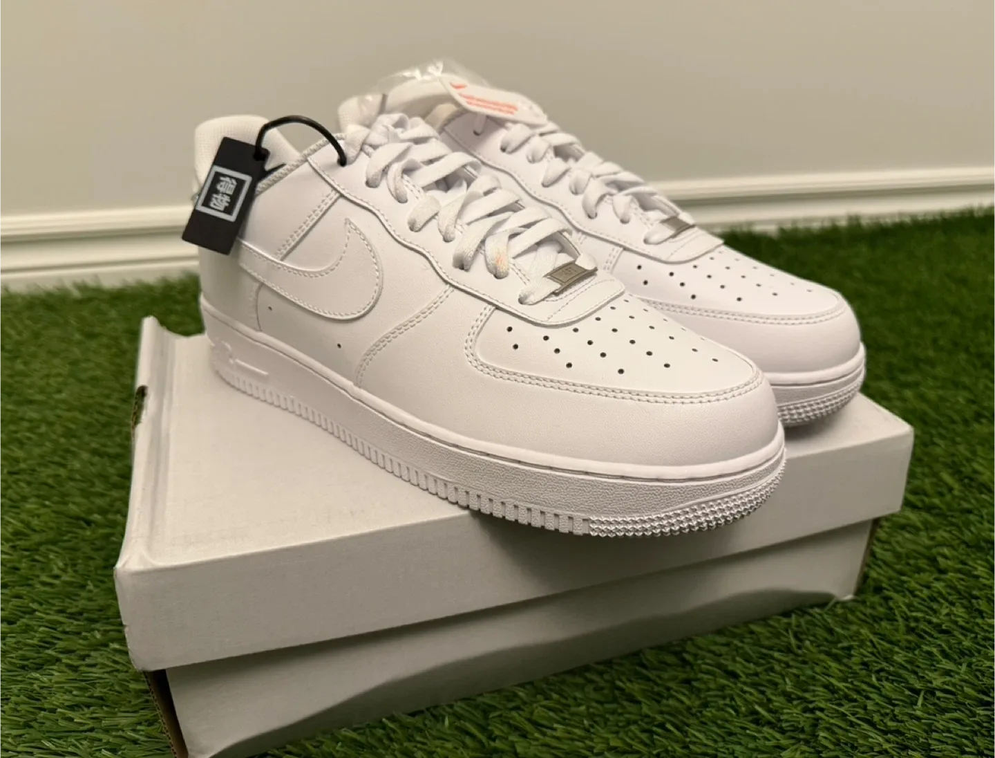 New Nike Air Force 1 '07 White, Size 10.5 image indicator(4)