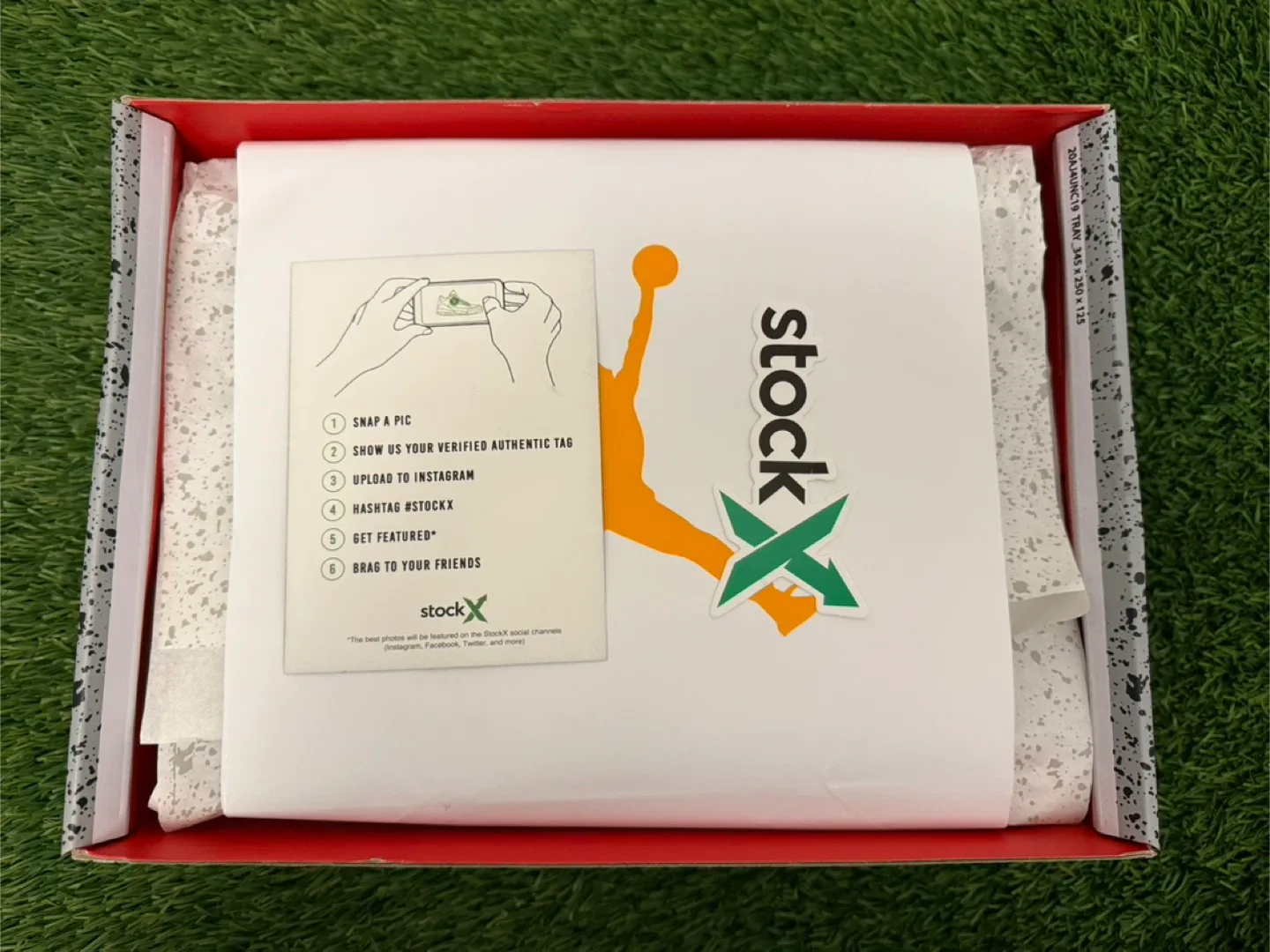 Air Jordan 4 Retro Red Thunders image indicator(7)