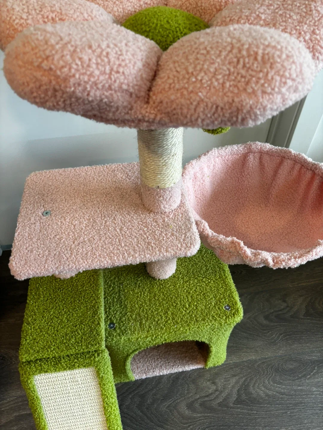Cute Cat Tree with Flower Design