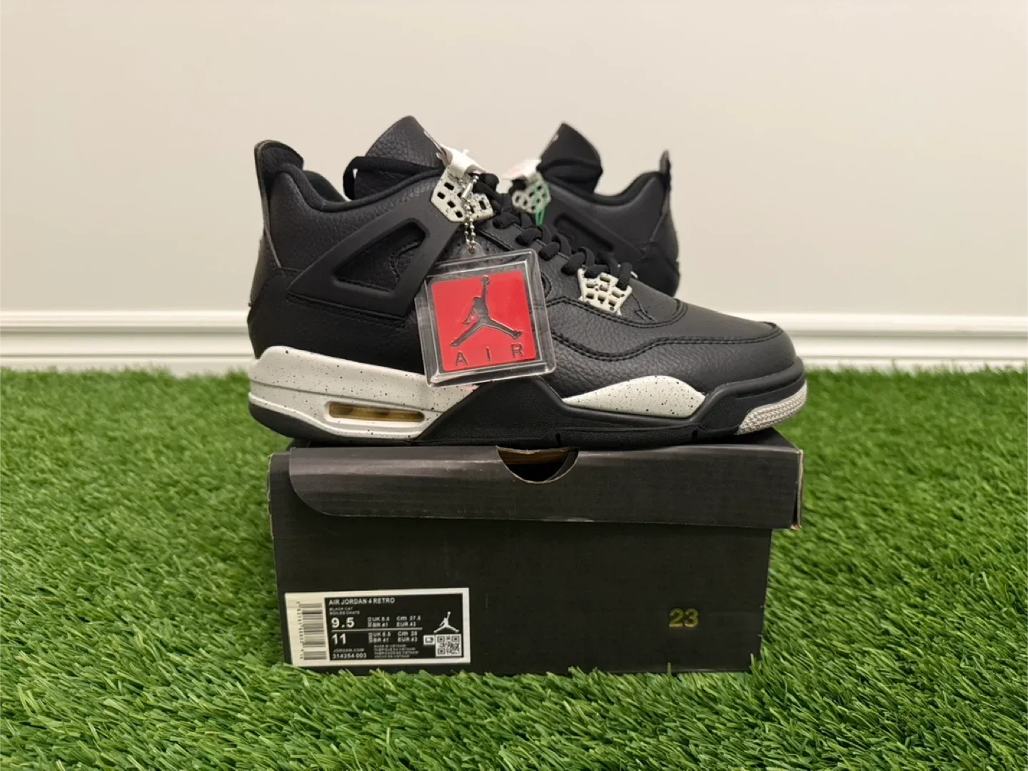 Air Jordan 4 Retro Oreo image indicator(5)