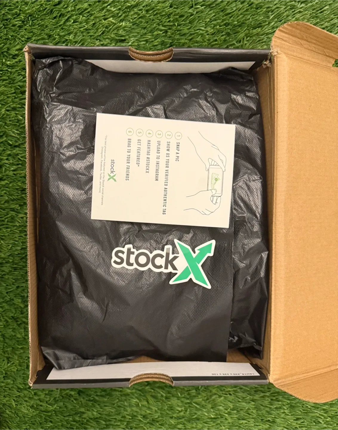 Air Jordan 4 Retro Oreo image indicator(6)