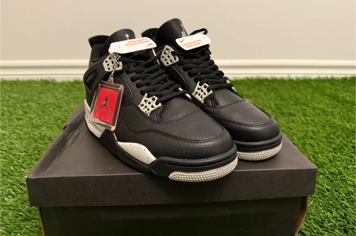 Air Jordan 4 Retro Oreo image indicator(3)