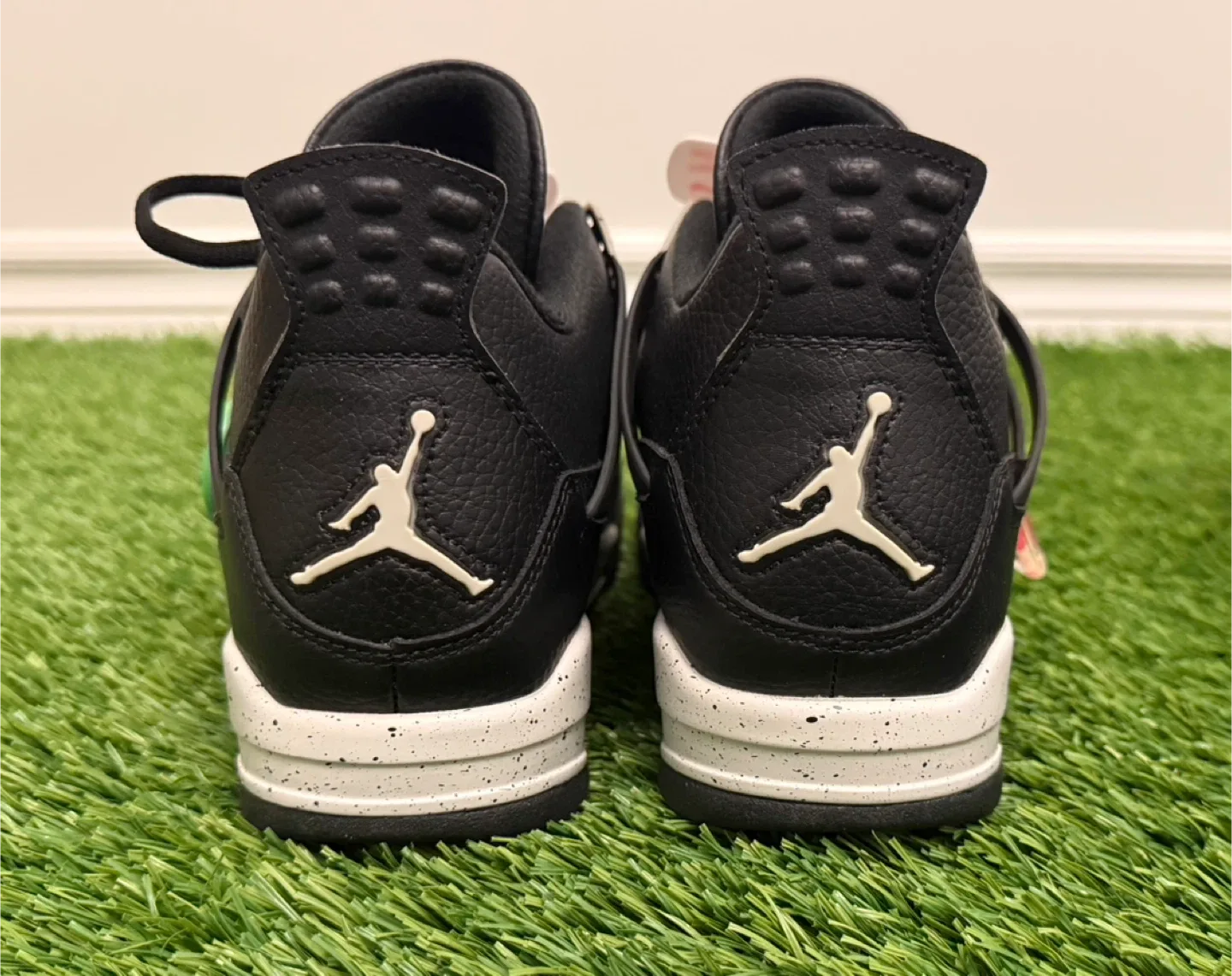 Air Jordan 4 Retro Oreo image indicator(4)