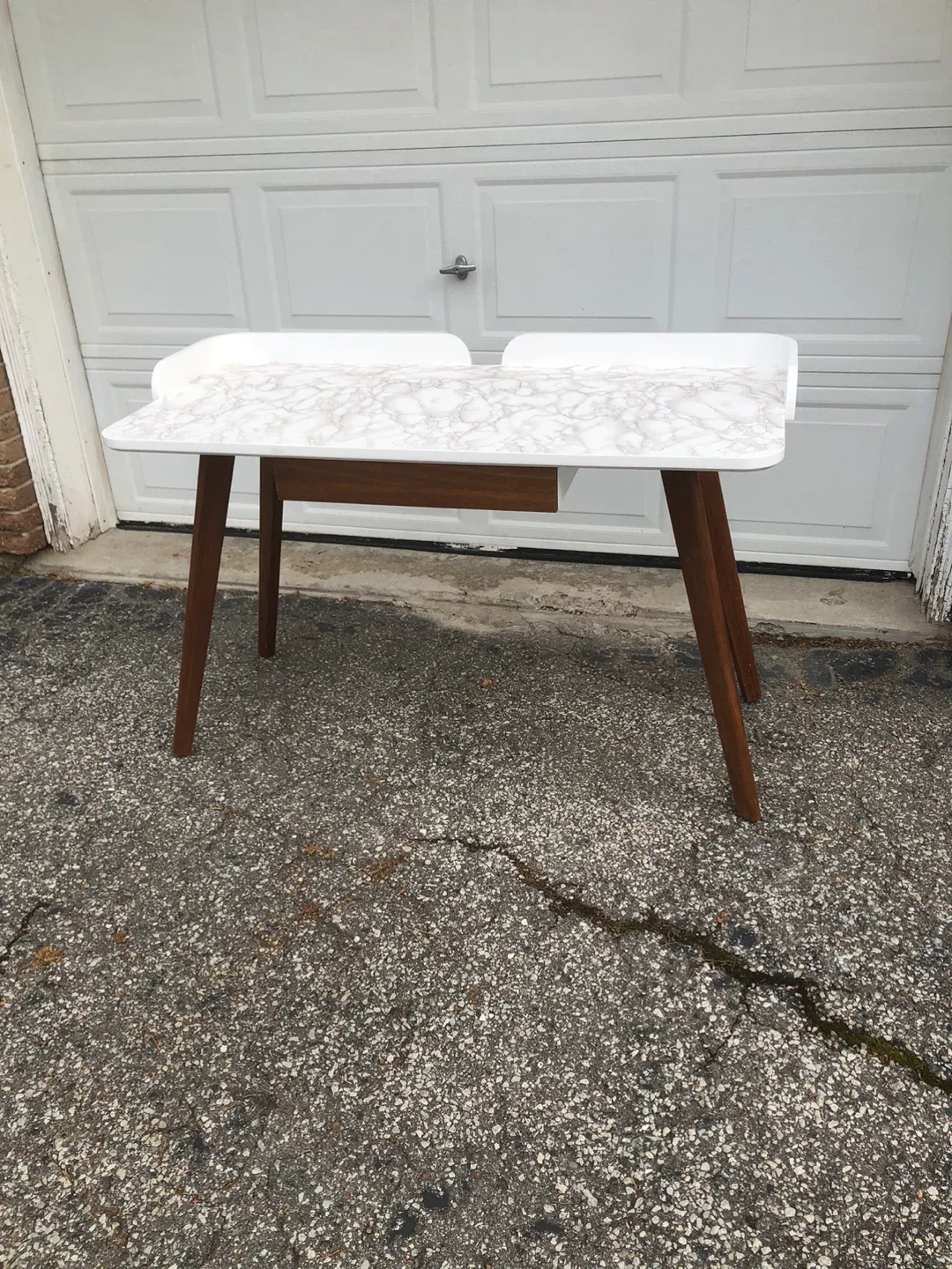 Structube Desk - White Marble Style image indicator(2)