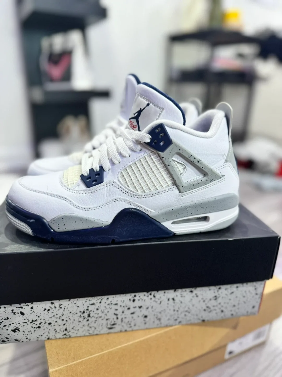 Air Jordan 4 Retro (GS) - Size 6Y image indicator(5)