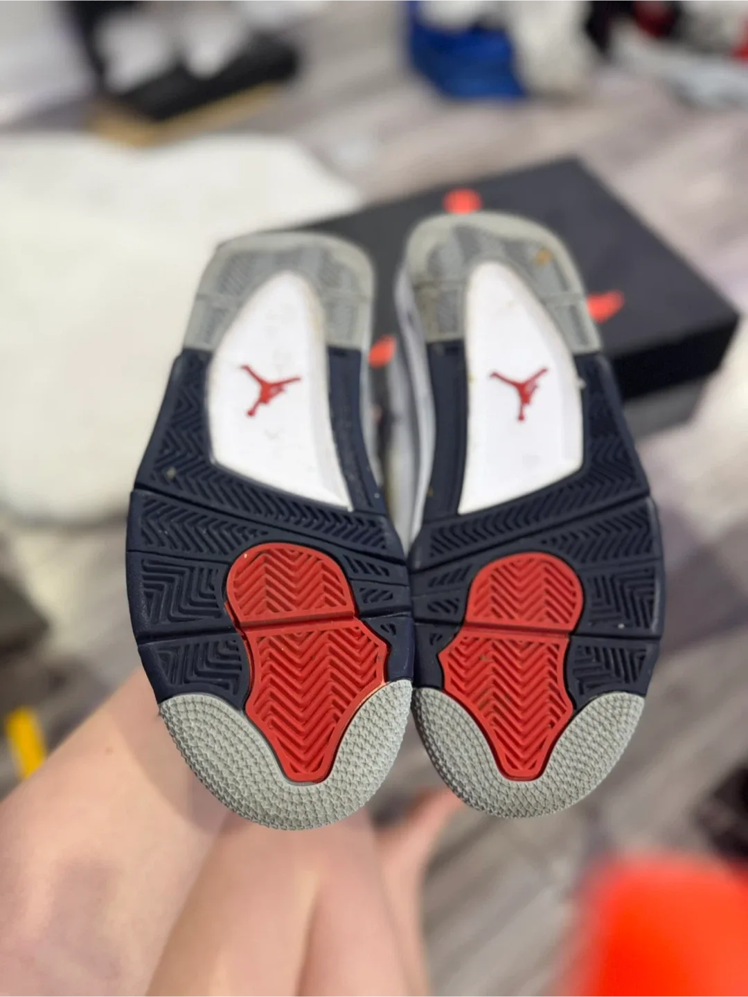 Air Jordan 4 Retro (GS) - Size 6Y image indicator(6)