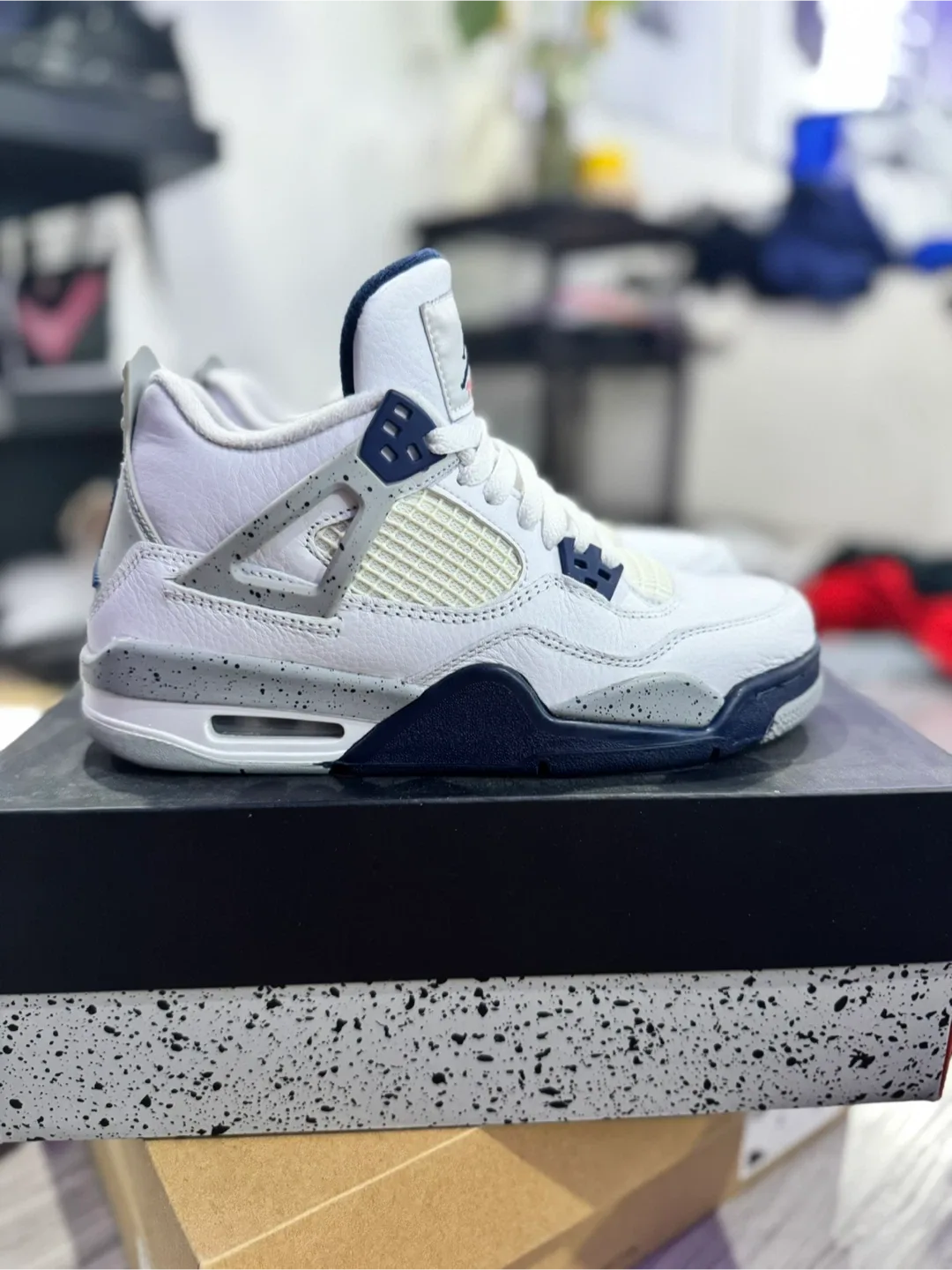 Air Jordan 4 Retro (GS) - Size 6Y image indicator(3)