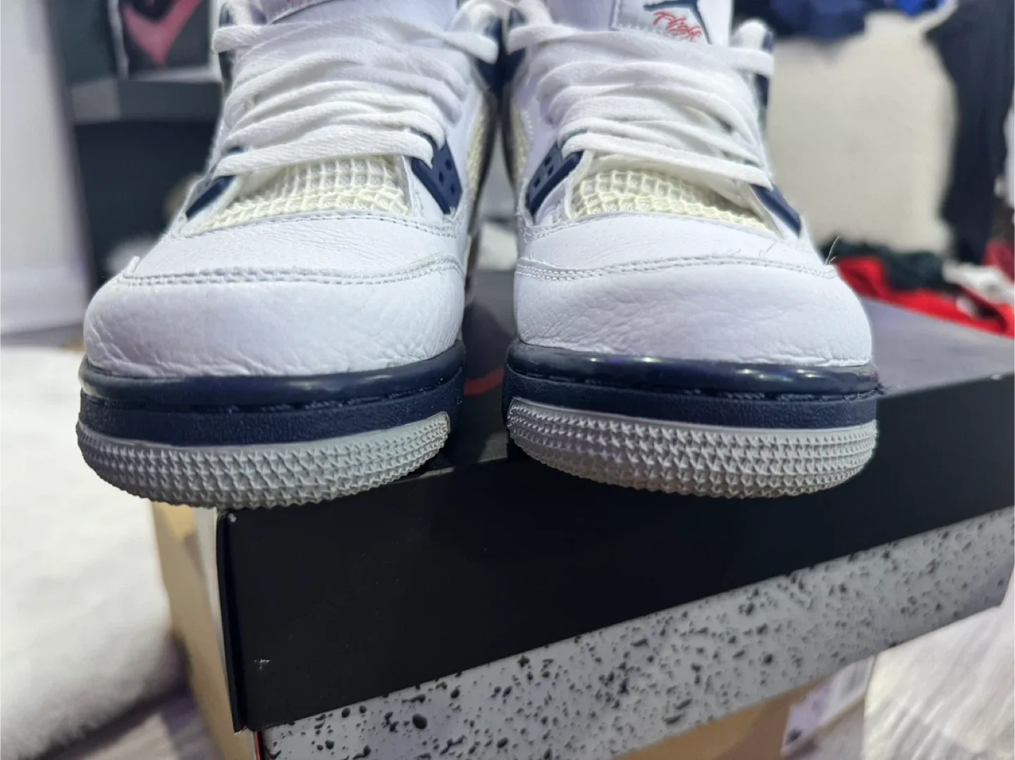 Air Jordan 4 Retro (GS) - Size 6Y image indicator(8)