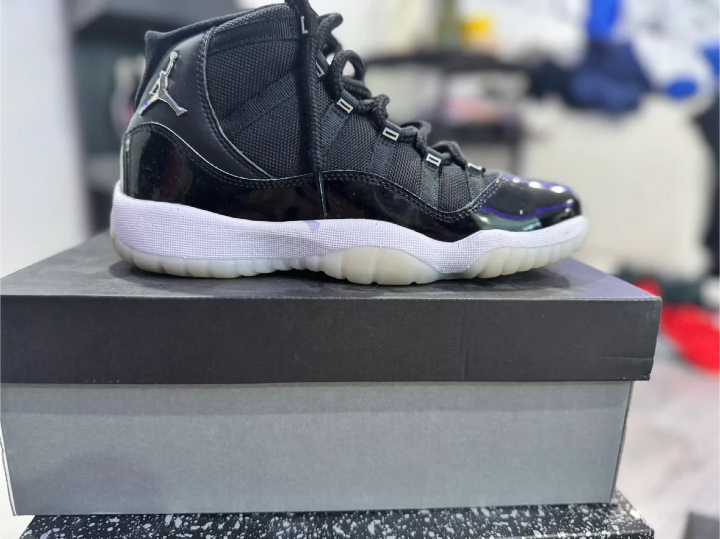 Air Jordan 11 Retro GS Jubilee - Size 6.5 image indicator(2)