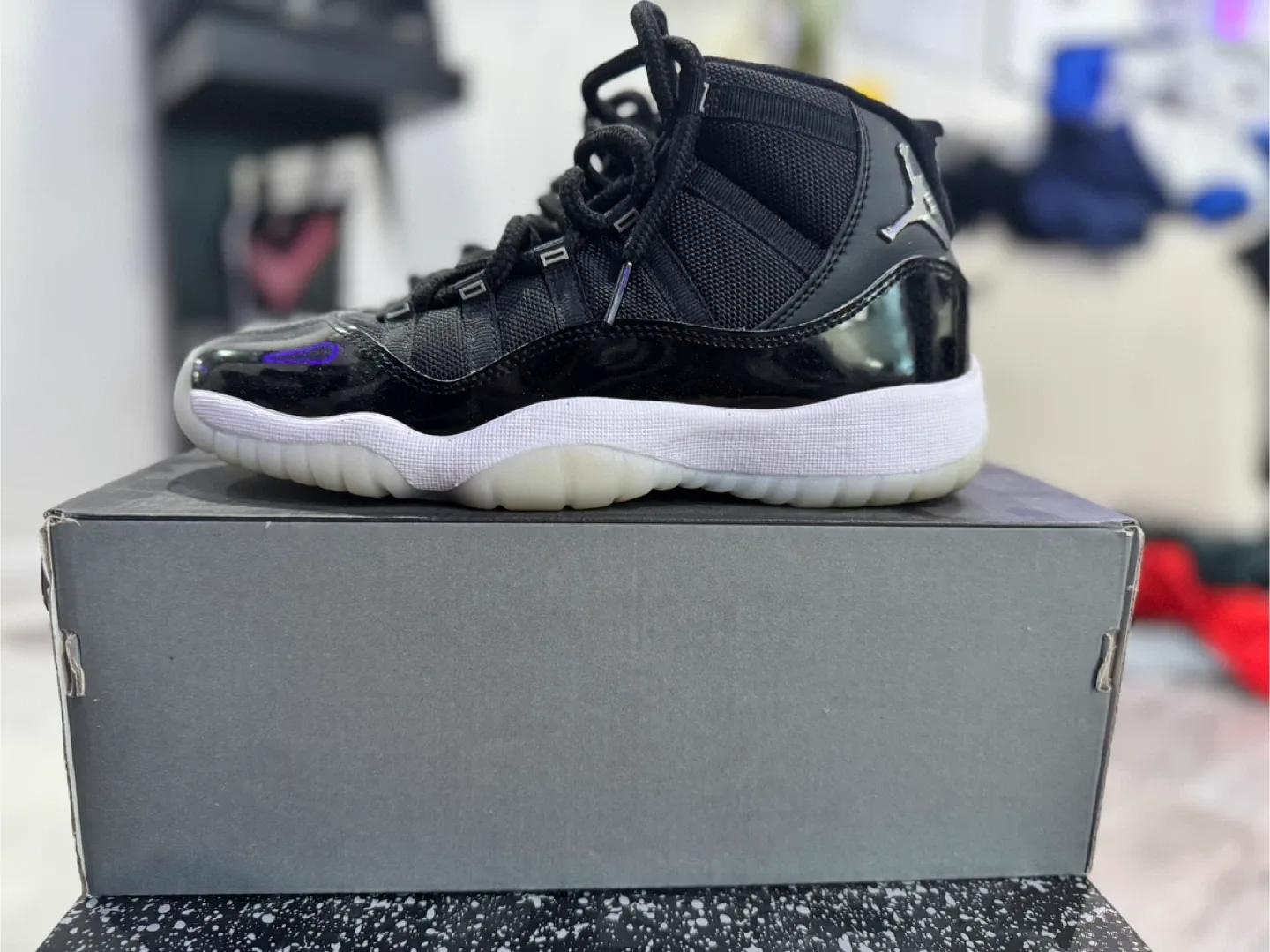 Air Jordan 11 Retro GS Jubilee - Size 6.5 image indicator(3)