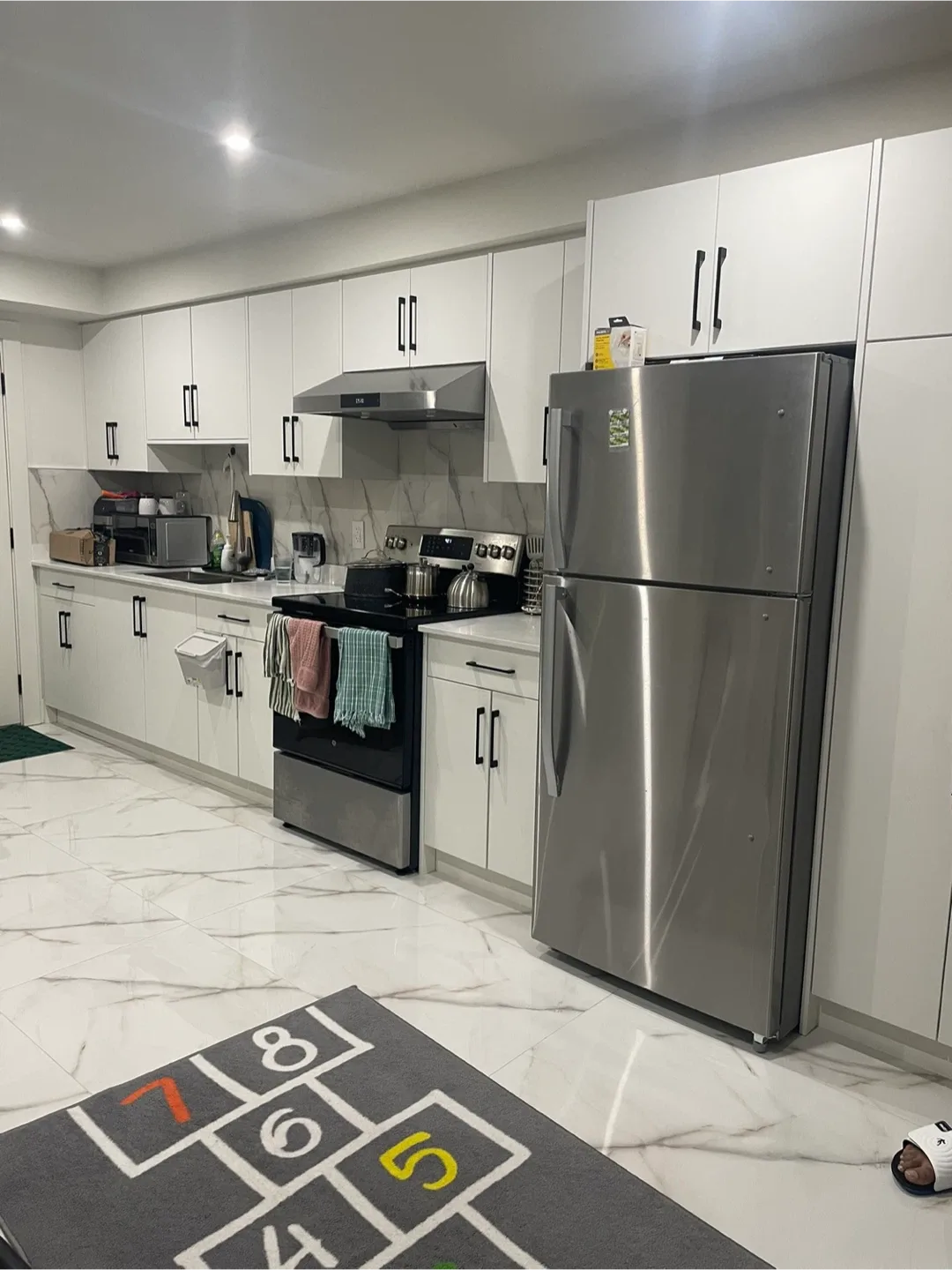 1 bedroom and 1 bath ( included parking)